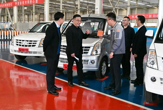 【集团要闻】中国银行长治分行领导到威廉希尔中文网站参观调研