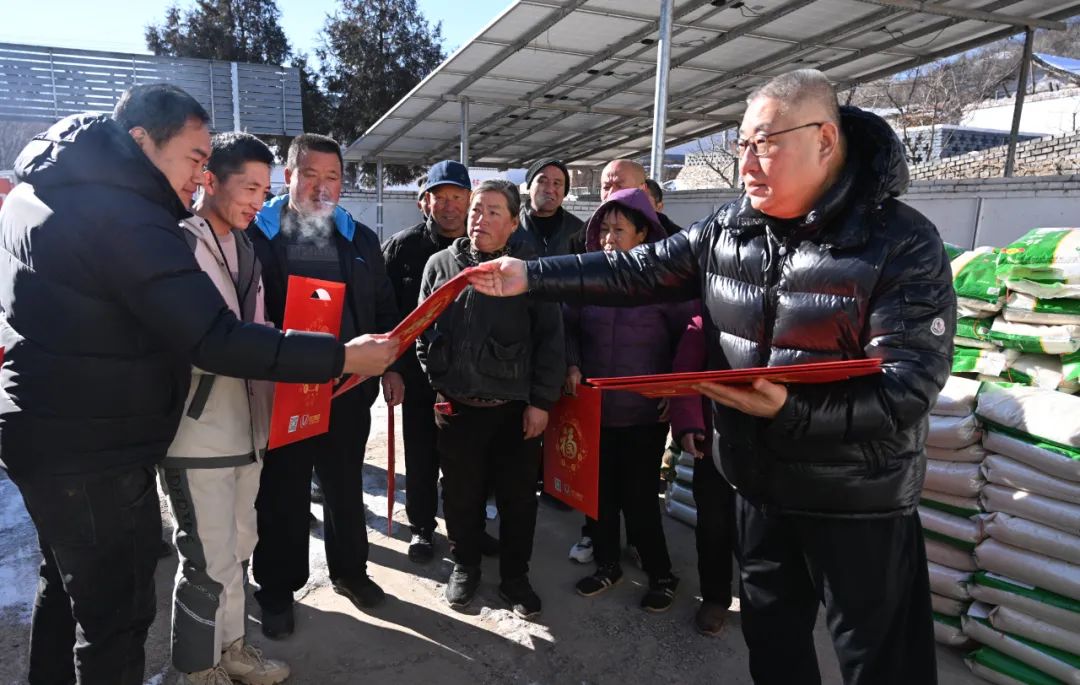 威廉希尔中文网站深入帮扶村开展“迎新春 送温暖”走访慰问活动